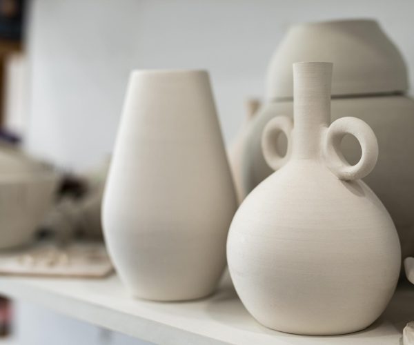 arrangement-with-pots-shelf arrangement-with-pots-shelf